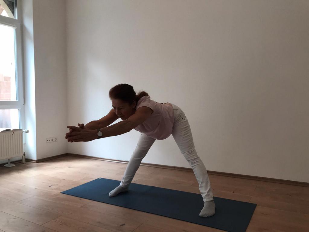 Yoga-Uebung-des-Monats-Figur-2a