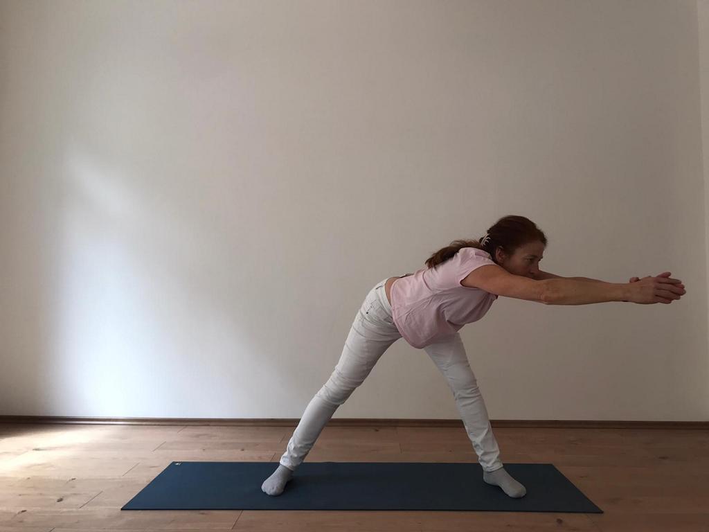 Yoga-Uebung-des-Monats-Figur-2b
